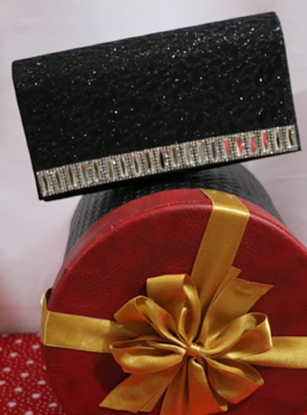 Carterita de Fiesta de Mano Negro